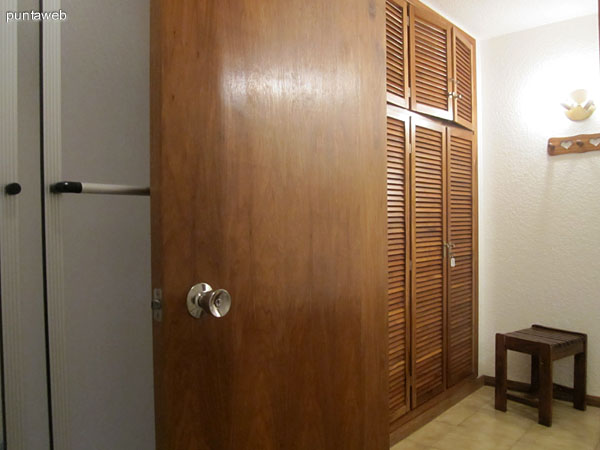 Detalle de sanitarios en el ba�o en suite del dormitorio principal.