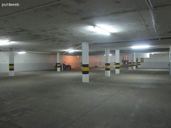 Garage en subsuelo.