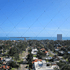 Apartamento de dos dormitorios y dos baños sobre Av. Roosevelt en piso alto con vista al mar.