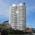 Sunrise Tower: apartamento de tres dormitorios en suite en piso bajo a pasos de la playa Mansa