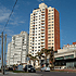 Torres del Tringulo: apartamento de dos dormitorios con muy linda vista a la playa Brava en edificio con excelentes servicios.