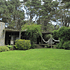 Pueblo San Vicente: casa de tres dormitorios y dos baos ms dormitorio de huspedes en entorno de bosque de pinos