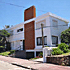 Hermoso y amplio apartamento tipo casa de tres dormitorios y dos baños en la zona del Faro de Punta del Este.