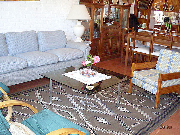 Parrillero cerrado, funciona como garage adem�s.