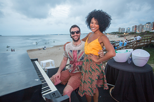 DJ Erok (USA) y el talentoso pianista Mat�as Banacore pusieron a bailar a todos en OVO Beach
