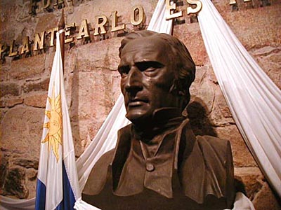 Busto de Artigas en el Cuartel de Dragones - Maldonado