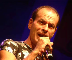 Ney Matogrosso en vivo en el Conrad