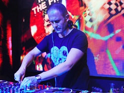 Dj Oliver se present� en OVO nightclub