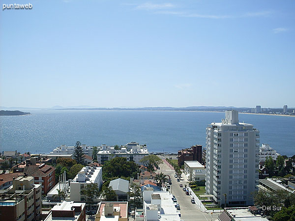 Vista desde el living hacia el sur sobre el ocano Atlntico.