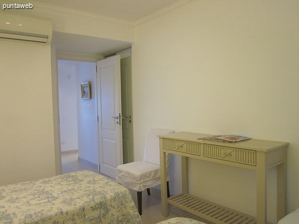 Second bedroom. Located building the building. It is equipped with two single beds.
