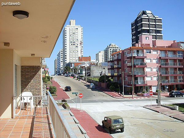 Vista desde el balcn terraza del apartamento hacia el centro de la pennsula.