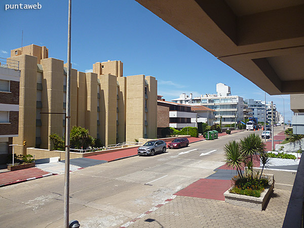 Vista a lo largo de la calle 26 desde el balcn terraza.