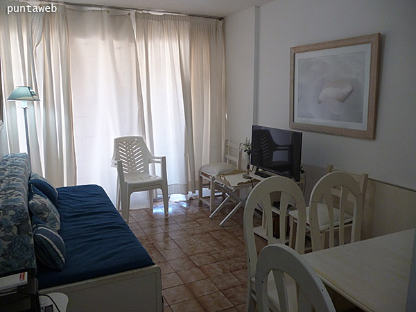 Living con salida a la terraza exterior.