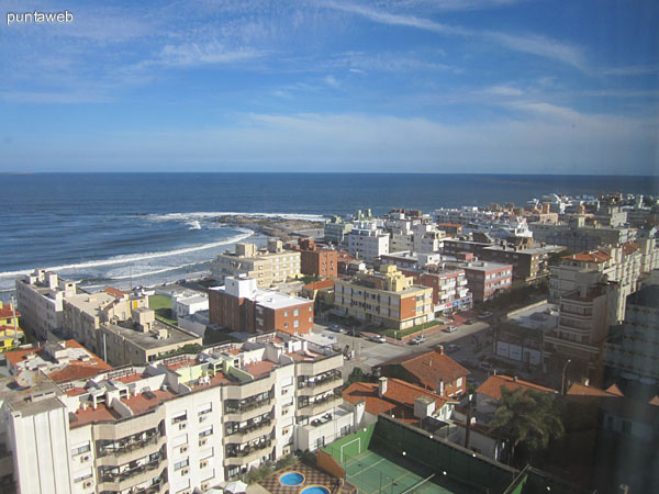 Vista hacia la playa El Emir desde el estar.