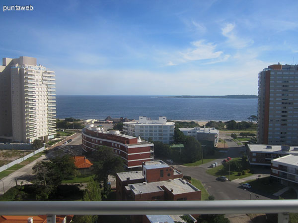 Vista hacia el norte sobre los barrios residenciales de playa Mansa.