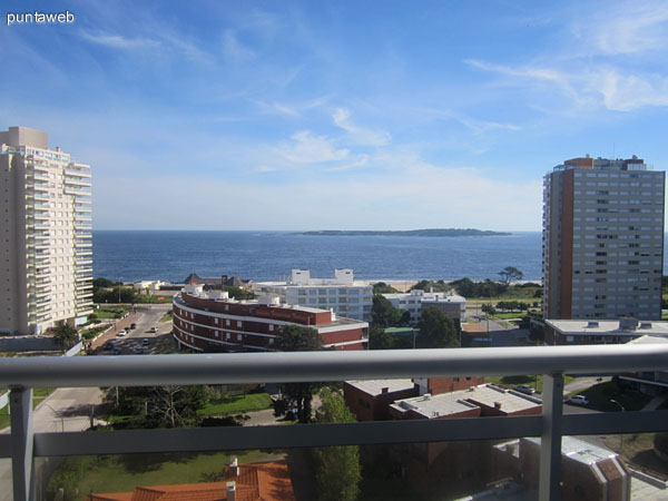 Vista hacia el sur a lo largo del avance de la pennsula en el mar.