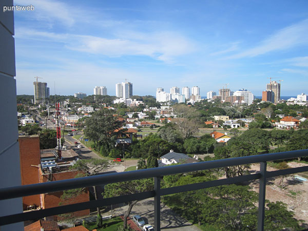 Vista desde el dormitorio hacia el oeste. Al fondo la isla Gorriti.