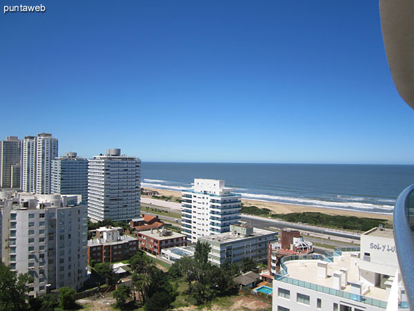 Vista desde el balcn terraza hacia el este sobre los barrios residenciales.