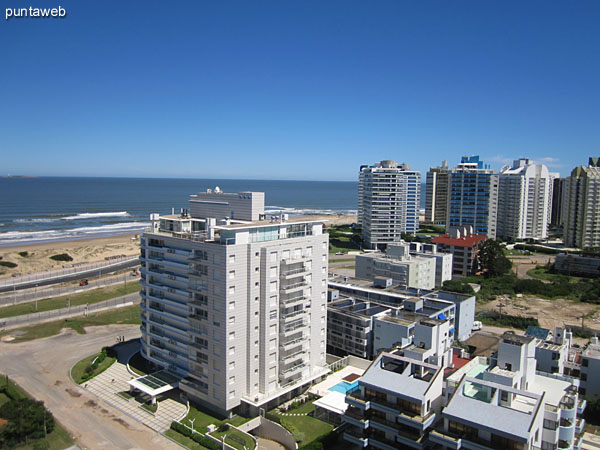 Vista desde el piso 18 hacia el este a lo largo de la costa atlntica.