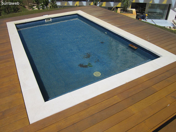 Continuous swimming pool.
