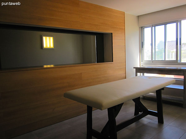 Relaxation room. In this space are the wet and dry sauna.