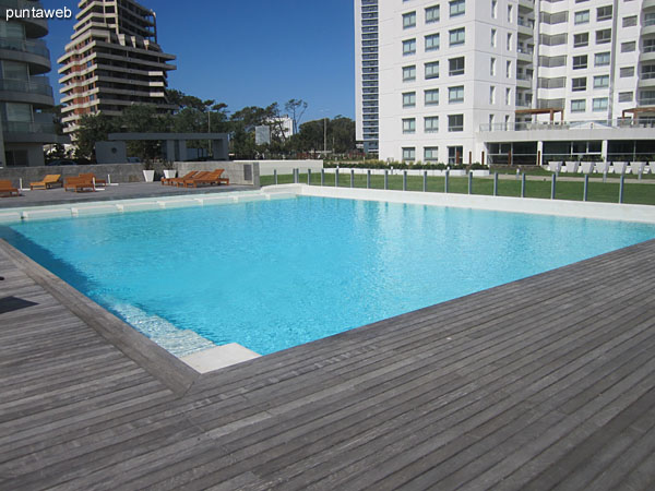 View of the outdoor pool and tennis courts. <br><br>To the left of the image, barbecues.