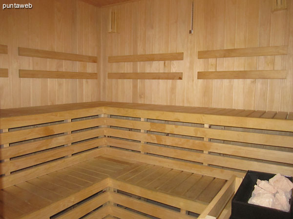 Access to the wet sauna relaxation room.