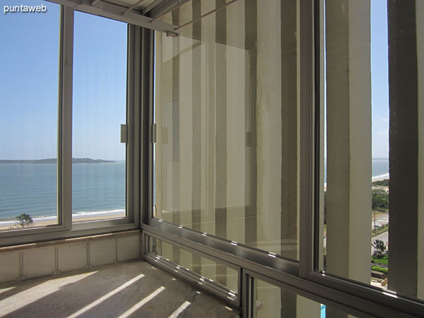 Vista del parrillero desde el ambiente a continuacin de la cocina.<br><br>En este ambiente se encuentra el lavadero y el acceso al dormitorio de servicio.