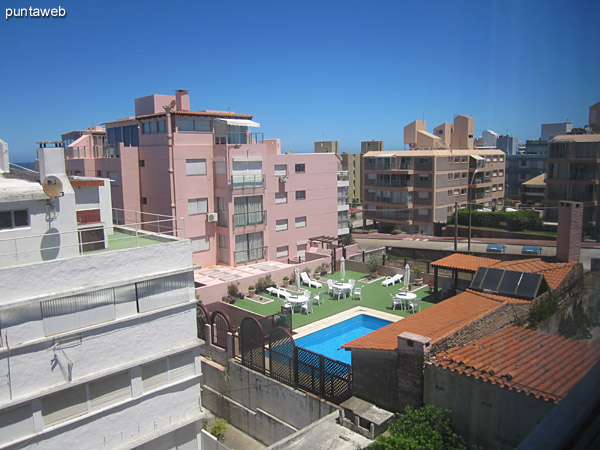 Vista hacia el ocano sobre la playa El Emir desde la ventana del dormitorio principal.