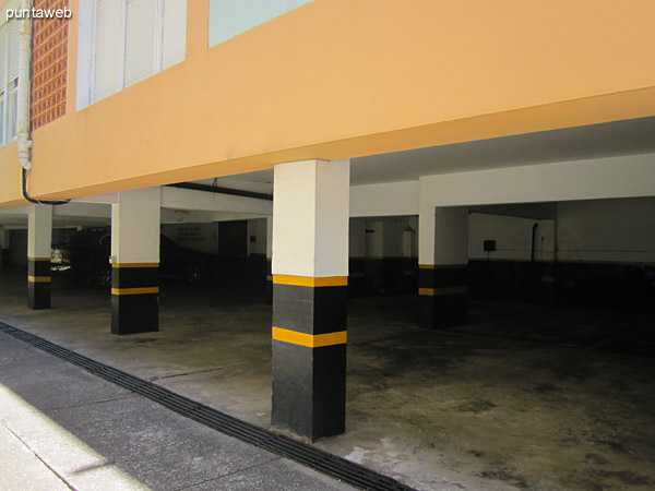 Access to the garage on the east side.