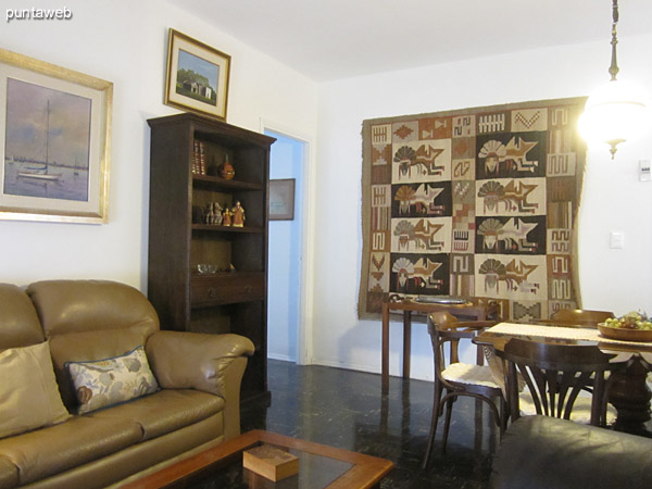 General view of the living room from their access to the eastern side.