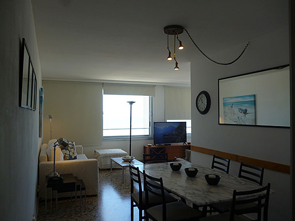 General view of the living room in L. <br><br>In the foreground the dining space. In the background the room. <br><br>To the right of the image access to enclosed balcony terrace conditioning with single bed.