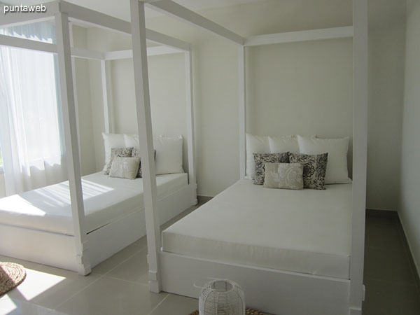 Sala de relax. Situada al contrafrente sobre el lateral oeste junto a la piscina climatizada.