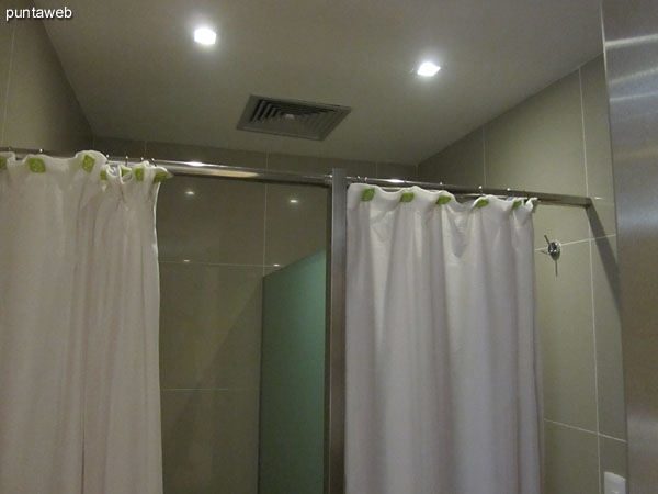 Detalle de los baos en la sala de relax.