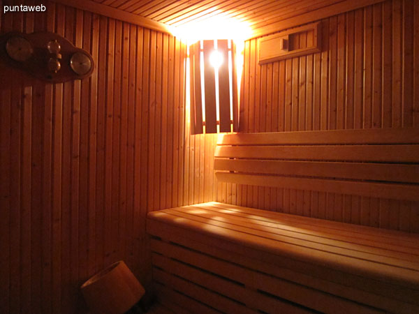 Detail of the bathrooms in the relaxation room.