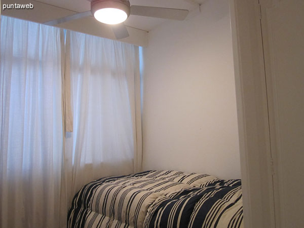 View to the bearing service from the hallway that connects the bedrooms.<br><br>On the left the service access to the bedroom. On the right, the service bathroom and kitchen access.