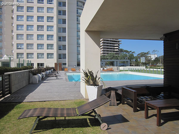 Detail of chairs along the pool outdoors.