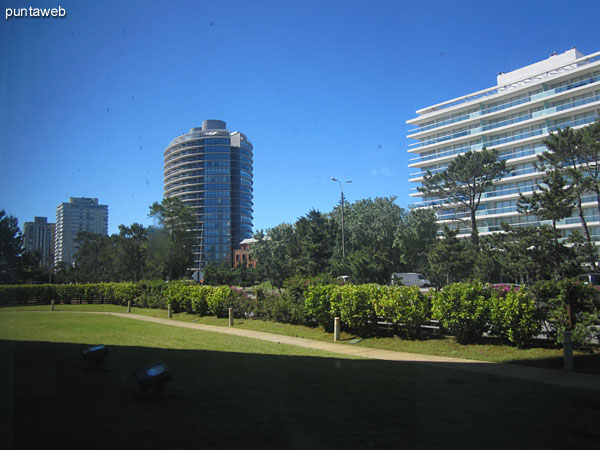 Overview of the lobby of the building.<br><br>Powered crescent offers room environments at both ends and entrance to the building in the middle.