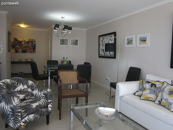 General view of the living room from the window leading to the balcony.<br><br>Equipped with flat screen TV with cable.