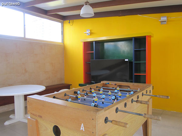 Playroom for children and adolescents.<br><br>Equipped with ping pong, foosball, flat screen TV and three screens with video game consoles.