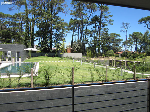 View of enclosure of the apartment to the terrace balcony.<br><br>It is accessed from the living room and the master bedroom.