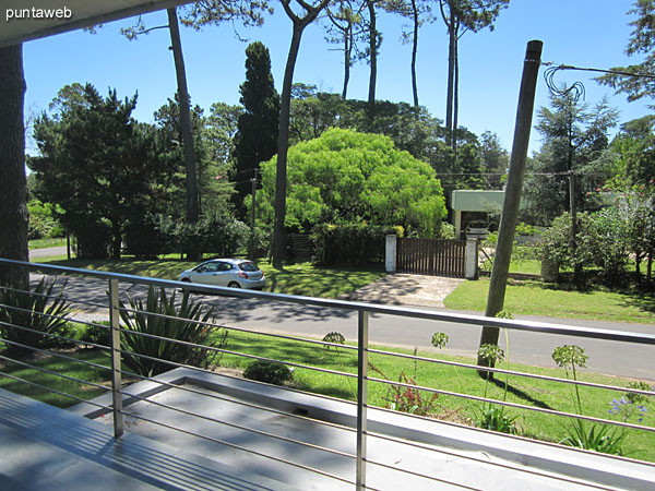 Pasillo que conecta el living comedor con el dormitorio principal a lo largo del balcn terraza.<br><br>Muy luminoso.