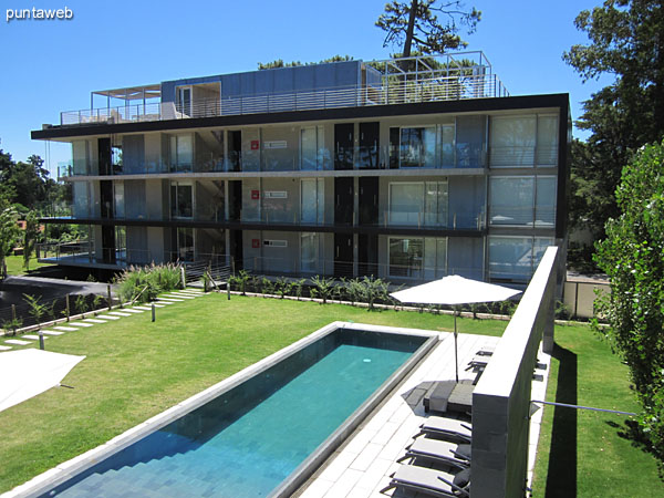 View of the outdoor pool from the roof of the barbecue.