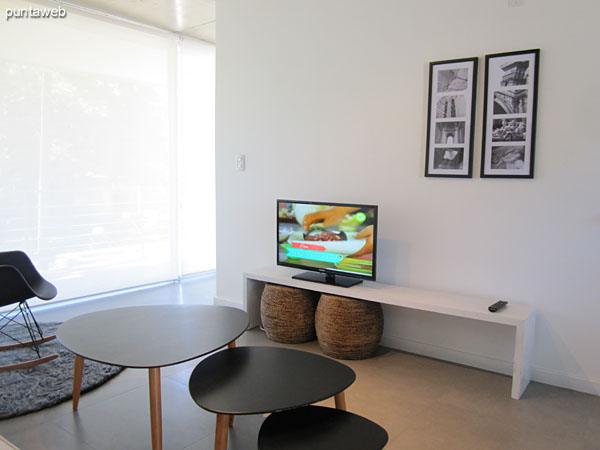 Dining space in the living willing to entry with integrated through breakfast bar.