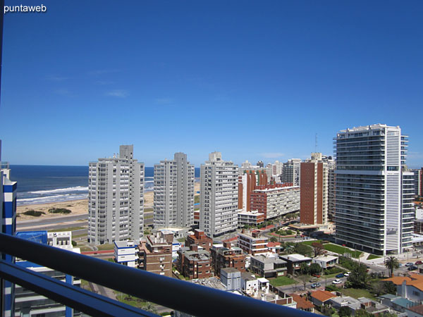 Spacious apartment balcony terrace with access from the living room through double windows of aluminum sheet.<br><br>The space is packed with a set of chairs and rattan round table simile