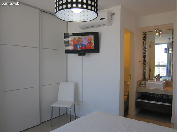 Suite. Located on the west side of the building overlooks Brava Beach to the south and west buildings environment.