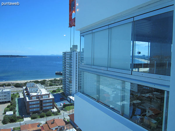 View of the bay of Punta del Este on the beach Mansa from the window of the suite.