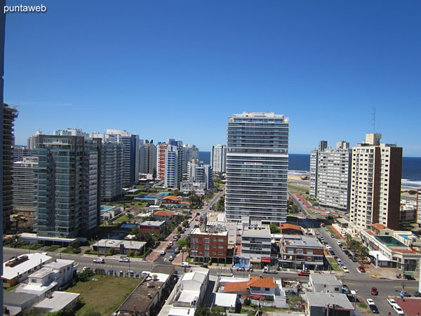 Vista hacia el este desde la ventana del segundo dormitorio.