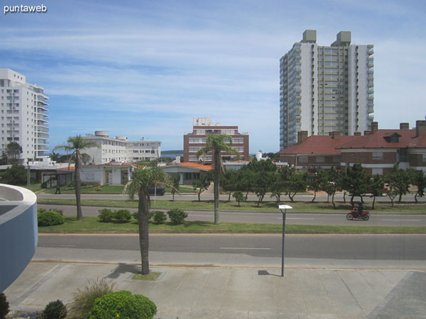 Gimnasio. Situado en entrepiso con vistas hacia el frente del edificio.