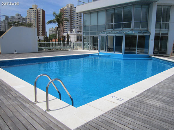 Overview space outdoor pools.